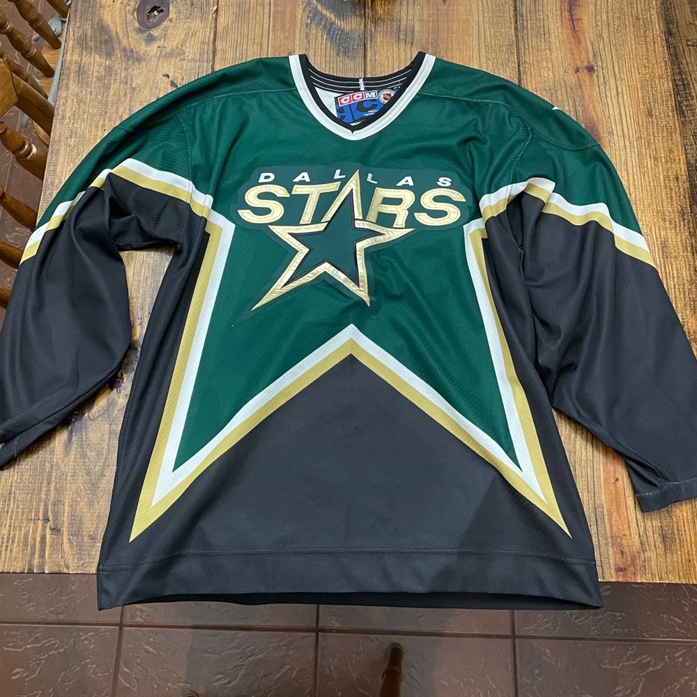 Dallas Stars licensed Jersey size Large.